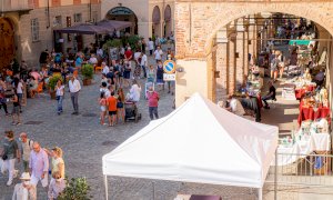 Ripartono i mercati dell’antiquariato di Cherasco