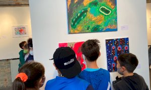Bossolasco, i bambini delle scuole in visita alla mostra promossa dall'Ordine dei Cavalieri delle Langhe