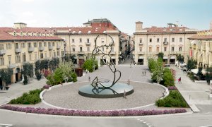 Alba: una scultura dell’artista Valerio Berruti per la nuova piazza Michele Ferrero