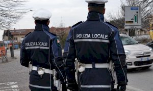 Al volante nonostante la patente revocata l'anno scorso: fermato dalla Polizia Locale