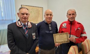 Saluzzo, dall'Asl una pergamena per ringraziare l'associazione Carabinieri per l'attività negli hub vaccinali