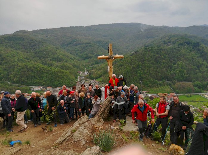 A Venasca inaugurata la nuova Croce del Belvedere