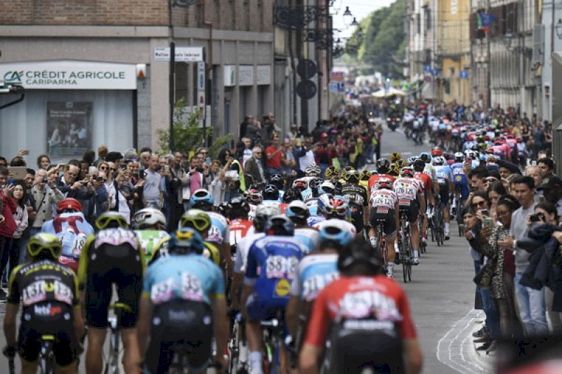 Giro d'Italia e Raduno dei Bersaglieri: ecco tutti i divieti di sosta e le chiusure delle strade a Cuneo