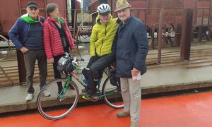 Il “ciclista della memoria” in visita al Memoriale della Cuneense