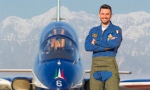 Domenica le Frecce Tricolori per la prima volta a Cuneo, il maggiore dell’Aeronautica svela i loro segreti