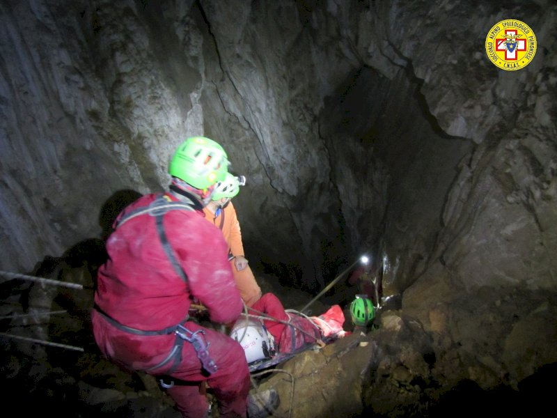 Esercitazione in grotta a Ormea per la Delegazione Speleologica del Soccorso Alpino