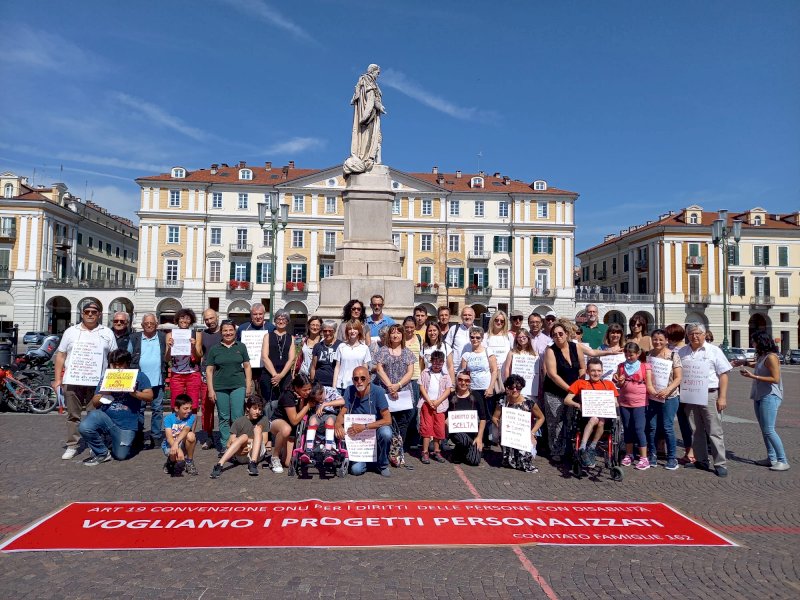 Un flash mob a Cuneo in sostegno della legge delega sui disabili