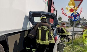 Incidente al casello autostradale di Mondovì, ferita una giovane