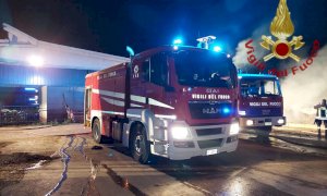 Vasto incendio in una cascina a Revello, a fuoco oltre 400 rotoballe