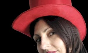 A Cortemilia lo spettacolo “Il cappello a cilindro rosso”