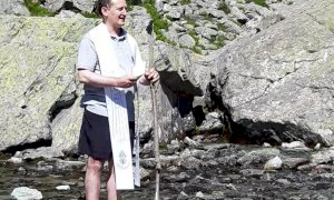 Il vescovo di Saluzzo alle sorgenti del Po: “Chiedo a Dio il dono dell’acqua”