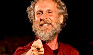 “Sulla strada dei Balcani”: il teatro di Pino Petruzzelli chiude il festival Funamboli di Mondovì