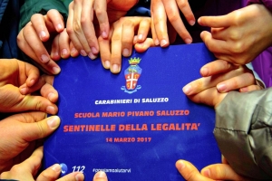 Gli alunni della scuola elementare “Mario Pivano” di Saluzzo visitano la caserma dei Carabinieri