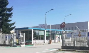 Prese un telefonino rubato dal suocero alla Saint-Gobain, condannato a due anni