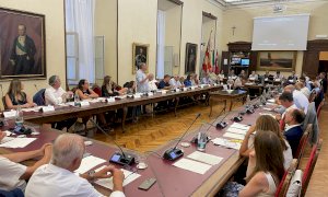 Polemiche nel primo Consiglio comunale a Cuneo: la maggioranza vota Vernetti presidente