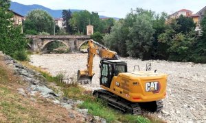 Lavori nell'alveo del Maira a Busca