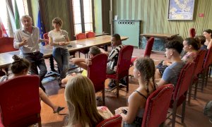 Alba: i ragazzi del campo estivo “Ubuntu Camp” hanno incontrato il sindaco Bo e l’assessore Boschiazzo