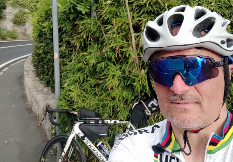 In bici da Cuneo alla Sicilia: un incidente ferma l’impresa di Luca Damiano