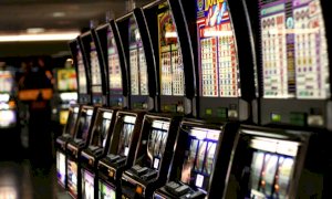 A Mondovì prosegue la raccolta firme contro il gioco d'azzardo