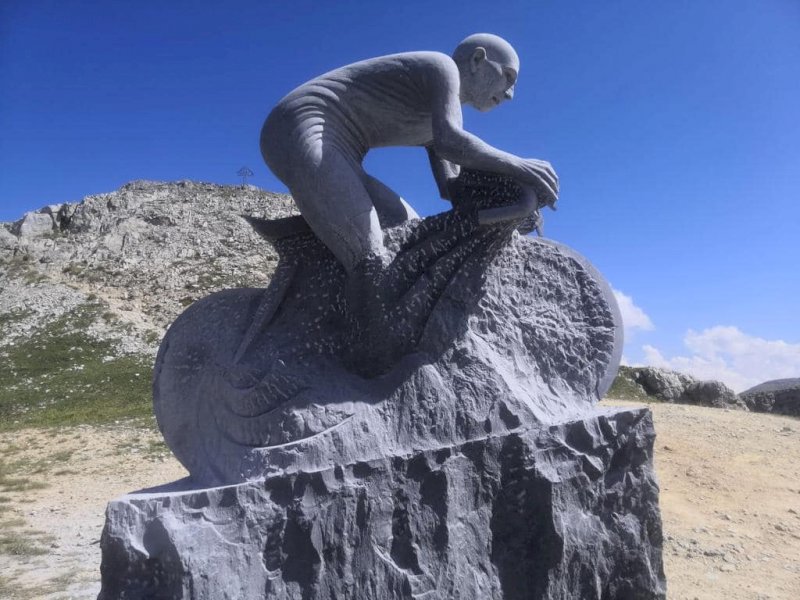 Restaurato il monumento dedicato a Marco Pantani sul Fauniera