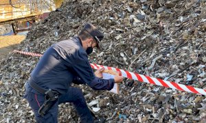 Otto denunce per traffico illecito di rifiuti in un impianto di autodemolizione del Cuneese