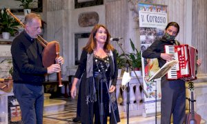 Domani Occit'amo porta a Bagnolo Piemonte la musica del Laura Parodi Trio, a Paesana c'è Hervè Barmasse