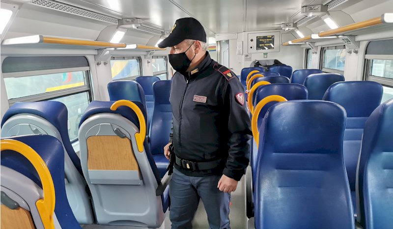 Molestava donne sui treni tra la Liguria e il Piemonte, arrestato un trentenne