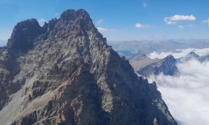 Alpinista colpito da una scarica di sassi, Soccorso Alpino al lavoro sul Monviso