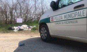 I vigili di Pocapaglia in azione contro gli incivili: multe e controlli sugli abbandoni di rifiuti