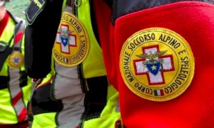 Si procura una frattura mentre scende dal Monviso, recuperato dal Soccorso Alpino