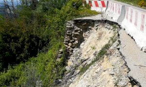 Trezzo Tinella, sistemazione delle frane sulla strada provinciale