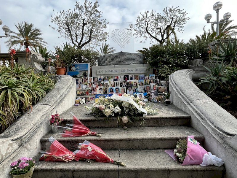 in foto: il memoriale dedicato alle vittime della strage di Nizza