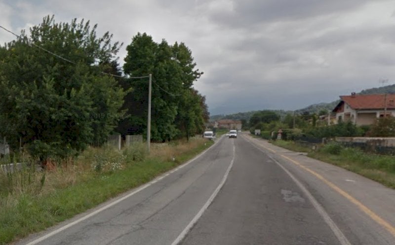 Cavo dell'alta tensione cade sulla carreggiata, chiusa la provinciale tra Cervasca e Vignolo