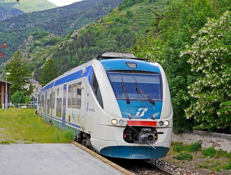 Nuovo contratto tra Agenzia Mobilità Piemontese e Trenitalia, i comitati di pendolari storcono il naso
