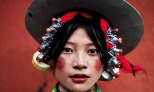 “Steve McCurry. Texture”: al Filatoio di Caraglio gli scatti del grande fotografo americano