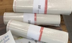 Bra, al via la distribuzione a domicilio della dotazione per la raccolta rifiuti