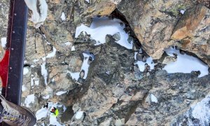 Coppia di alpinisti sospesi sulla cresta est del Monviso: il Soccorso Alpino li recupera dall’elicottero