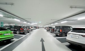 Il parking sotterraneo in piazza Europa avrà le colonnine per auto elettriche, ma è scontro sui costi