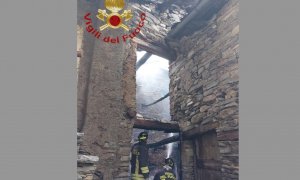 In fiamme una casa disabitata a Sant'Anna di Sampeyre
