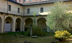 Cuneo, nel chiostro di San Francesco verranno installate delle vetrate per proteggerlo dal guano dei piccioni