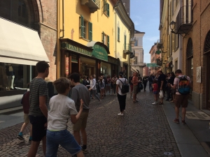 Alba: pedonalizzazione in centro storico nelle vie chiuse al traffico 24 ore su 24, sette giorni su sette.