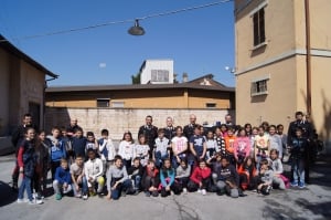 Visita alla Compagnia Carabinieri di Borgo San Dalmazzo da parte di una scolaresca.