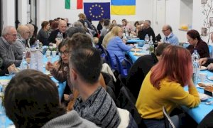 Cena di solidarietà con l’Ucraina, 1650 euro raccolti per un asilo a Bucha