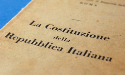 Busca consegna la Costituzione ai neodiciottenni