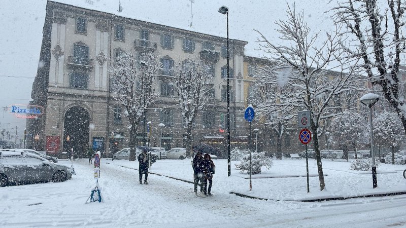 La neve imbianca Cuneo e tutta la Granda