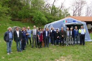 La Banca e la Fondazione della Bcc Pianfei-Rocca hanno contribuito all’acquisto di una tenda per emergenze donata al gruppo AIB di Chiusa Pesio