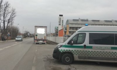 Continuano i controlli dei vigili urbani a Cuneo sugli autotrasporti