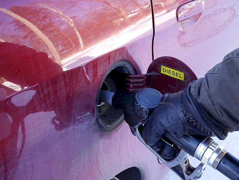 Caro carburante, l’allarme di Granda in Azione: “L’auto rischia di diventare un bene di lusso”