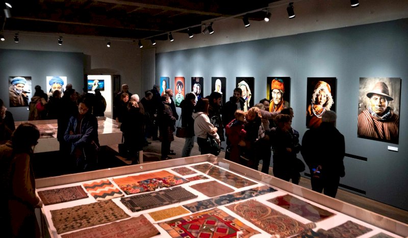 Oltre 20 mila visitatori e proroga di un mese per la mostra di Steve McCurry al Filatoio di Caraglio