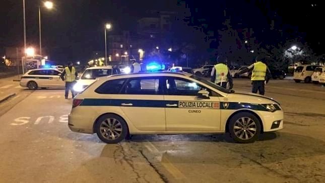 Cuneo: tenta di fuggire dalla Polizia Locale, ma viene inseguito e fermato